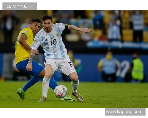 阿根廷足球巨星梅西人偶亮相 引发球迷热烈关注与讨论